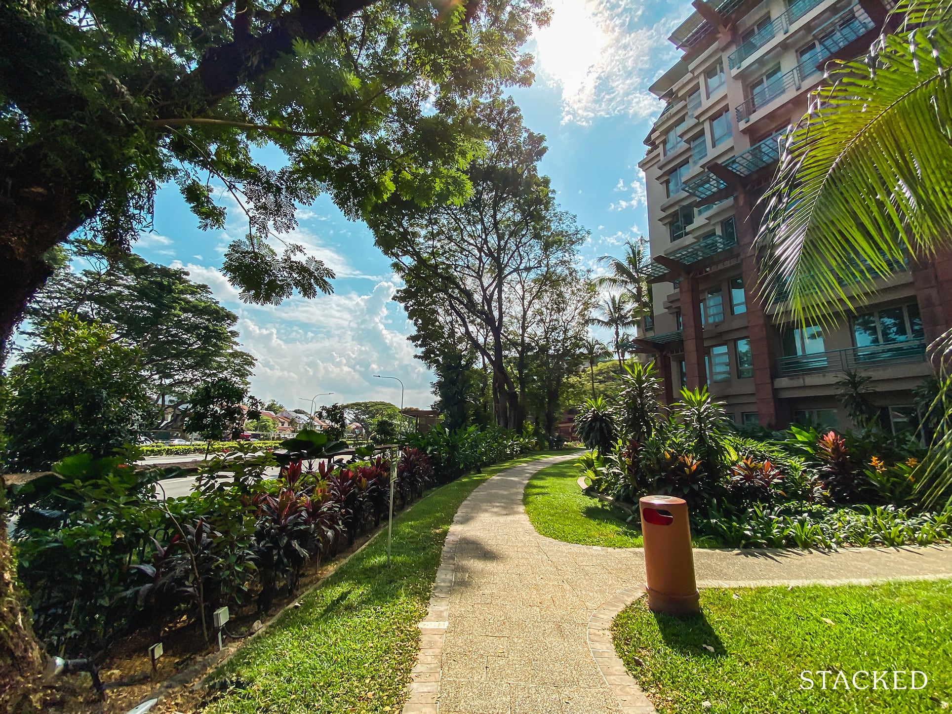 Maplewoods Condo path 