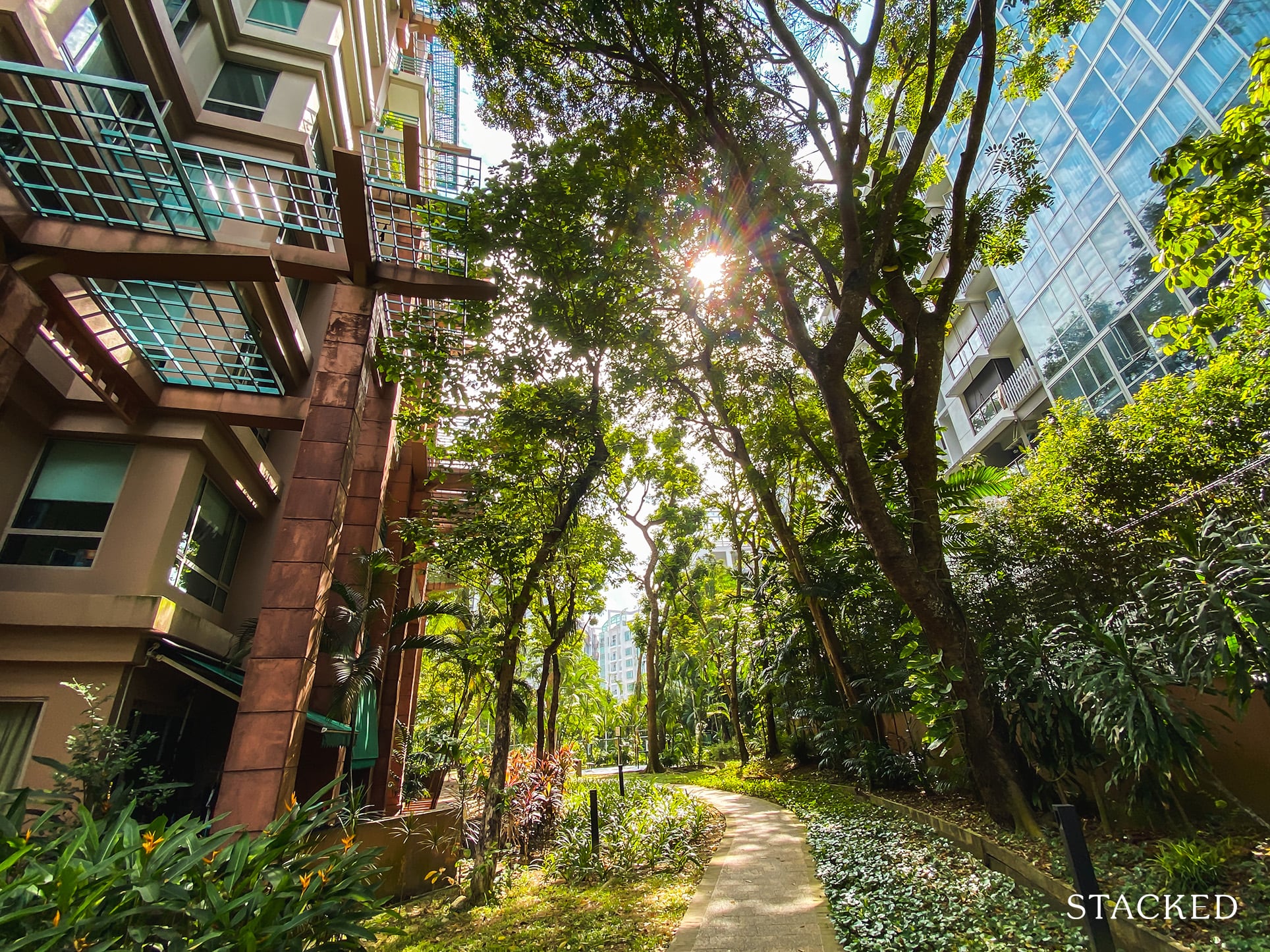 Maplewoods Condo walking path 