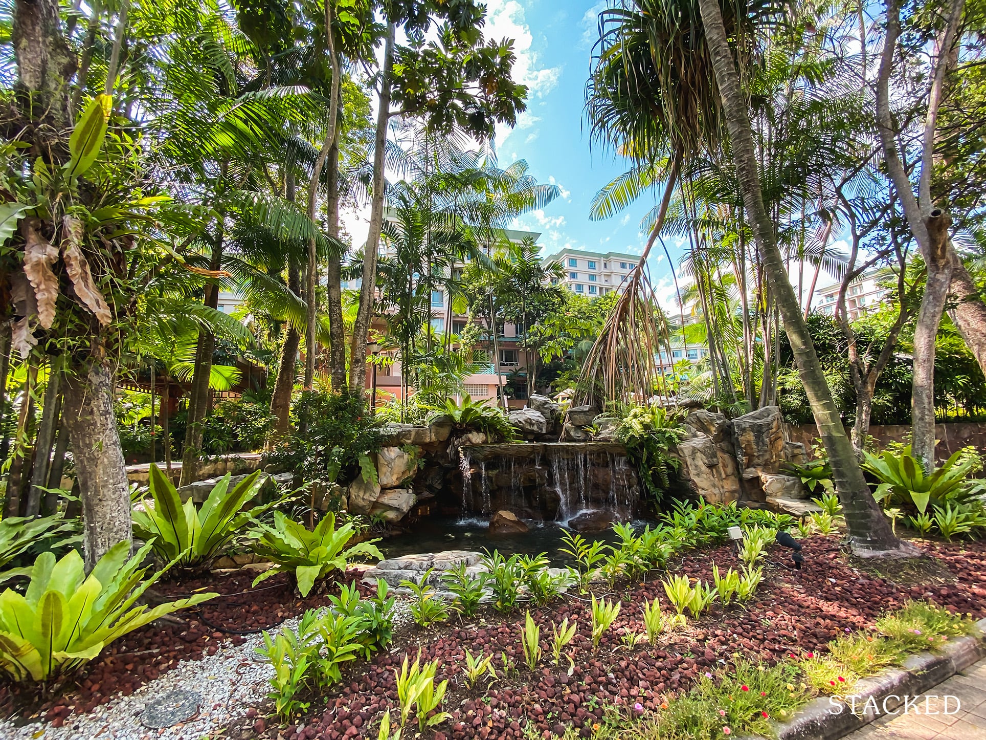 Maplewoods Condo fountain