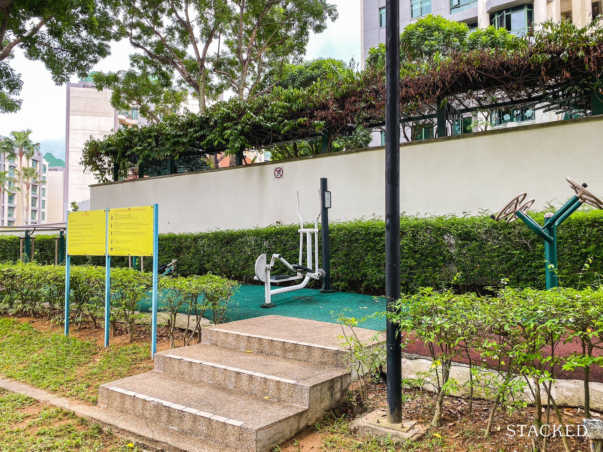 Signature Park outdoor fitness station