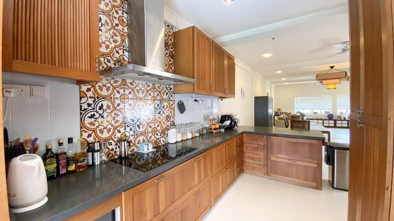 Tiong Bahru Road WalkUp Apartment 5