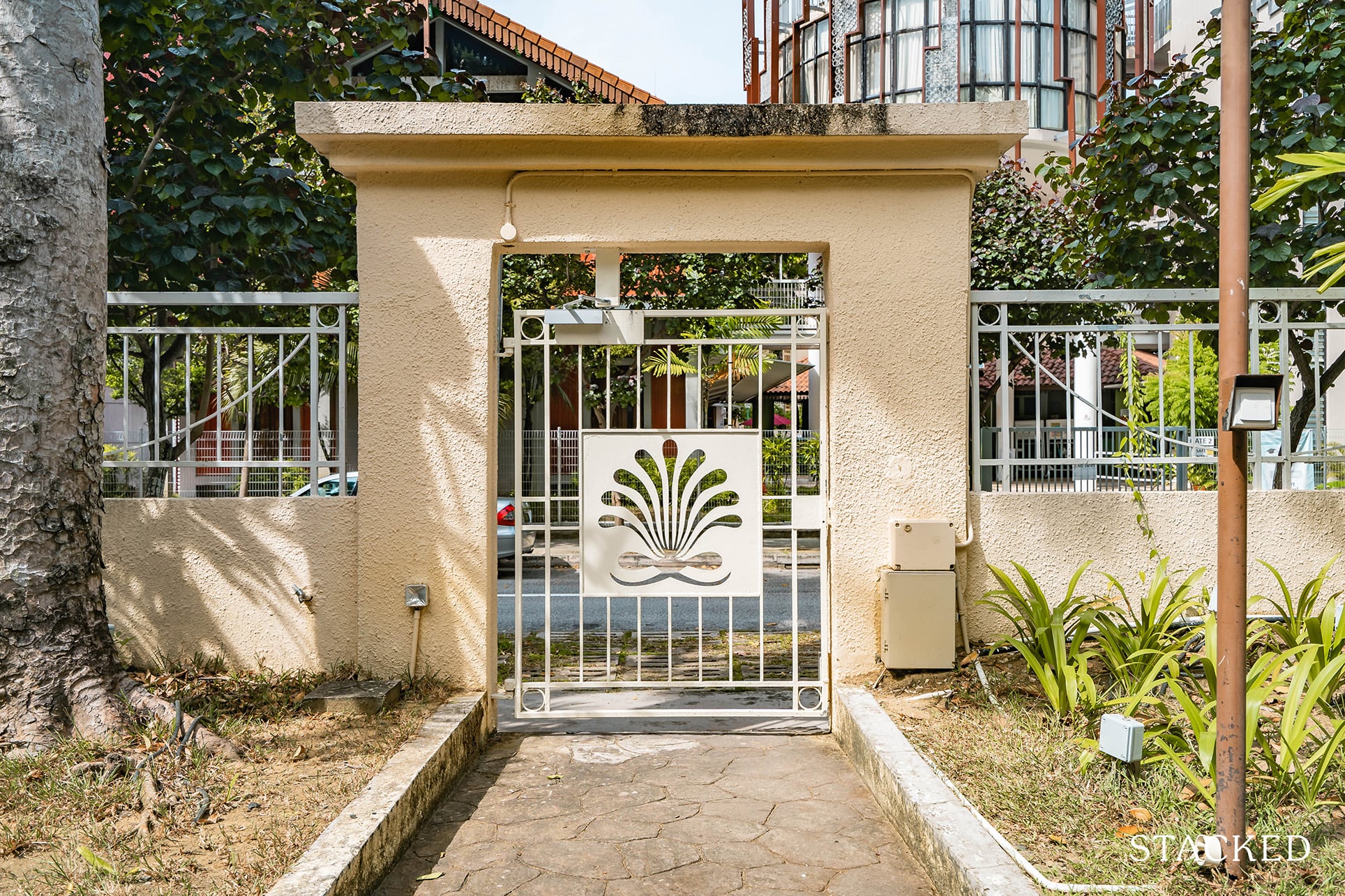 villa marina side gate