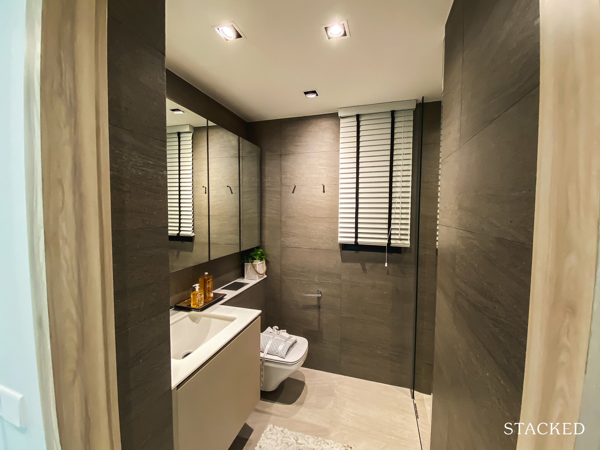 Sengkang Grand Residences 3 bedroom premium flexi common bathroom