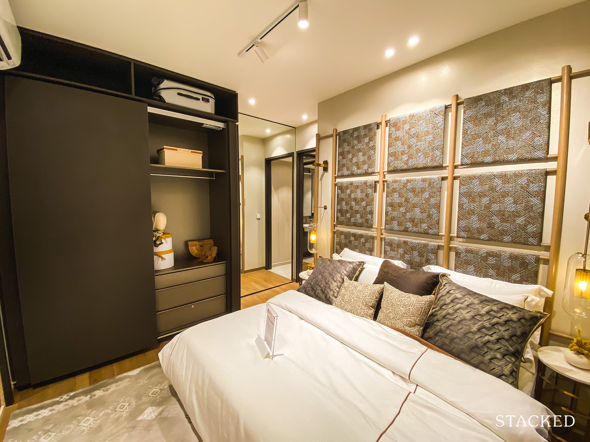 Parc Clematis 3 bedroom elegance master bedroom storage