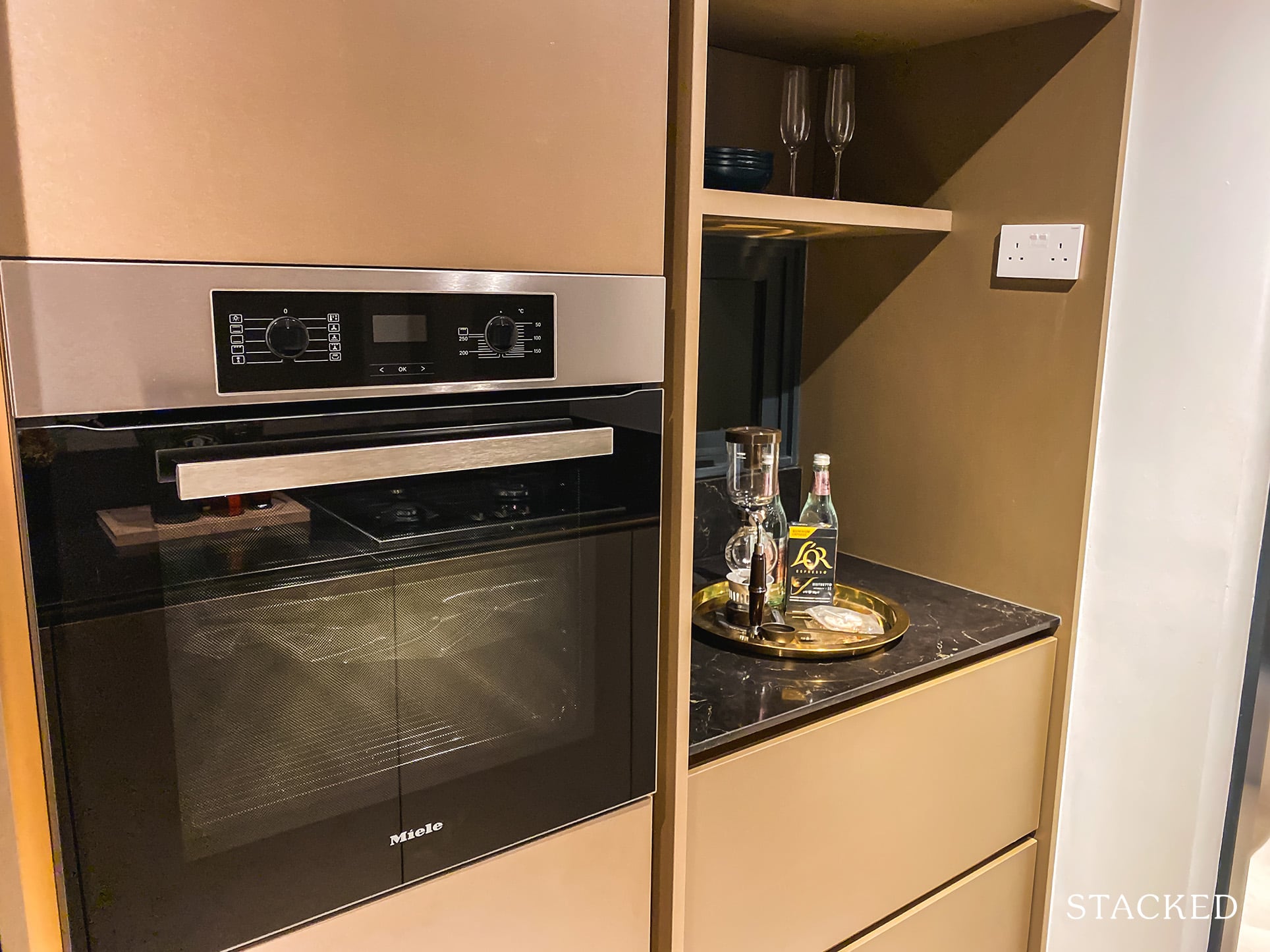 RoyalGreen Condo 3 bedroom study kitchen oven