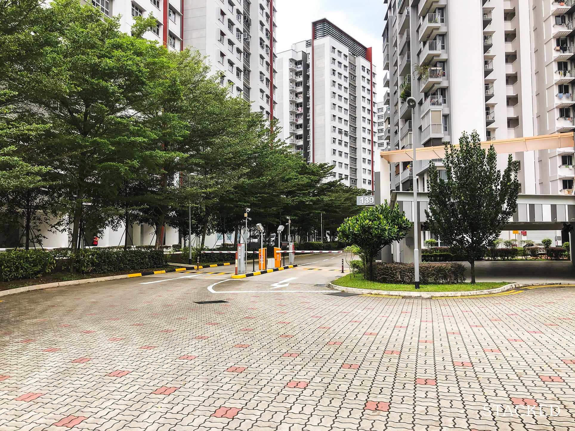 Lake Vista entrance driveway