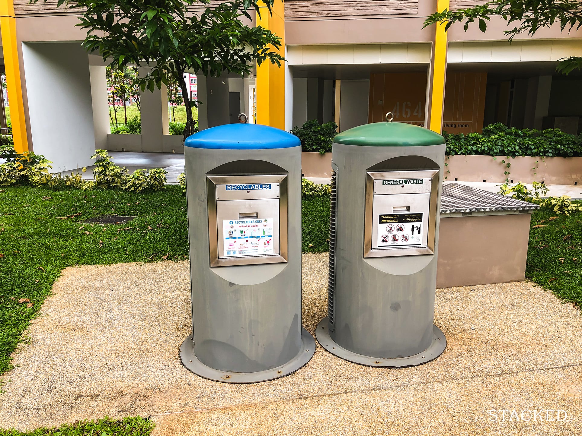 West Plains @ Bukit Batok waste bins