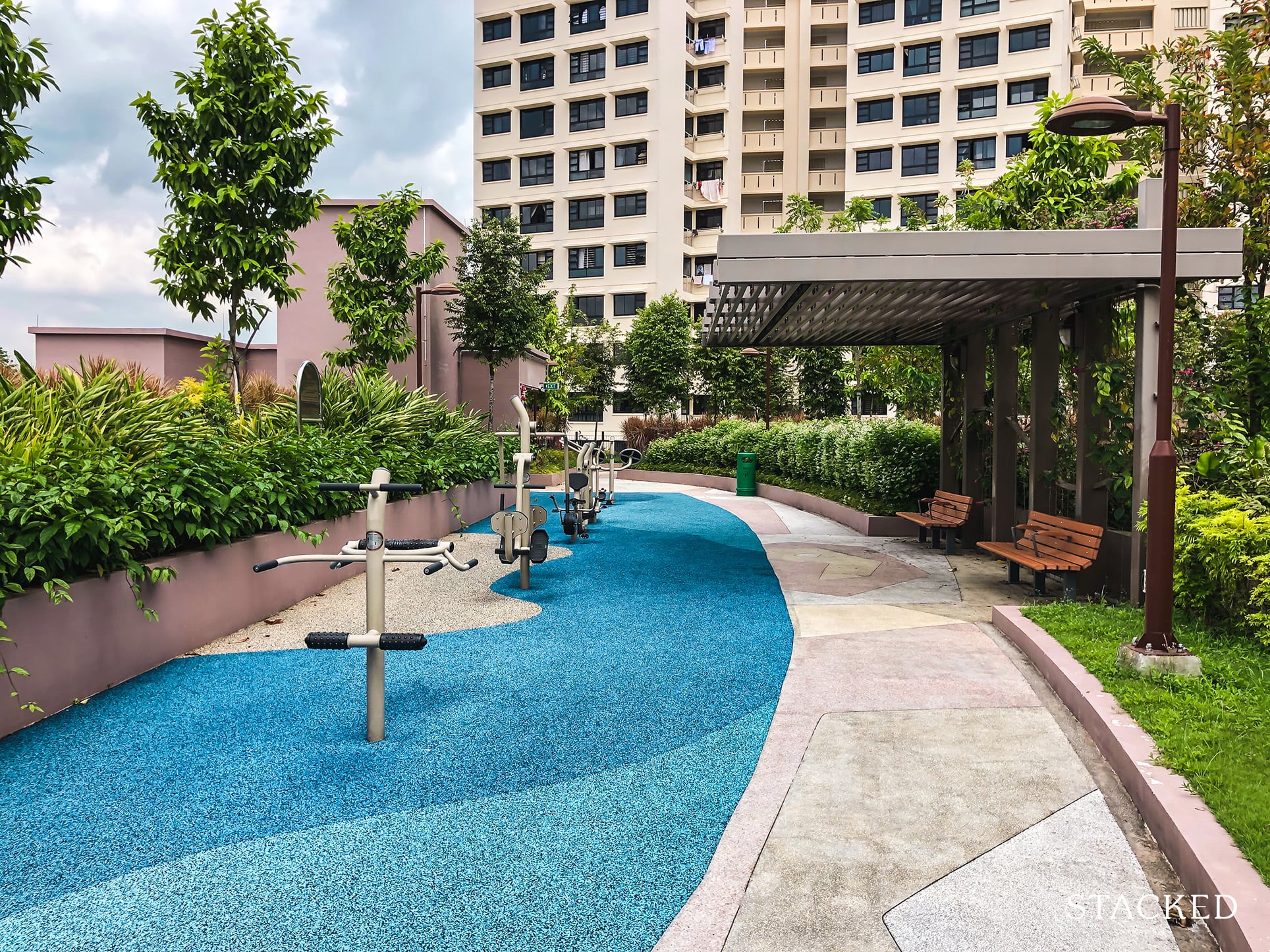 West Plains @ Bukit Batok rooftop garden fitness station