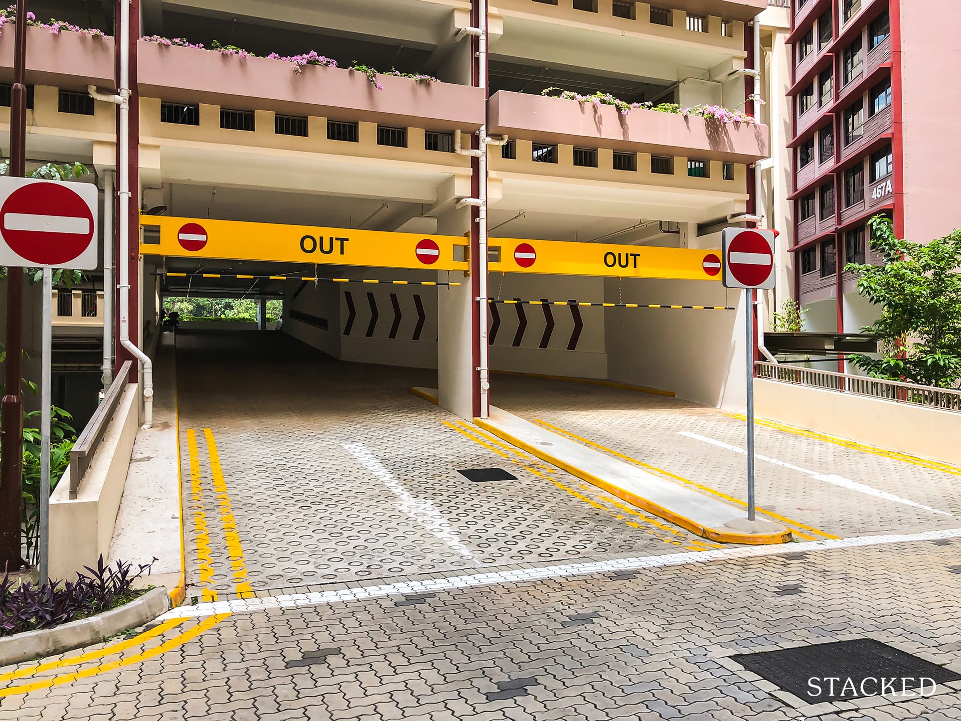 West Plains @ Bukit Batok multi storey car park entrance