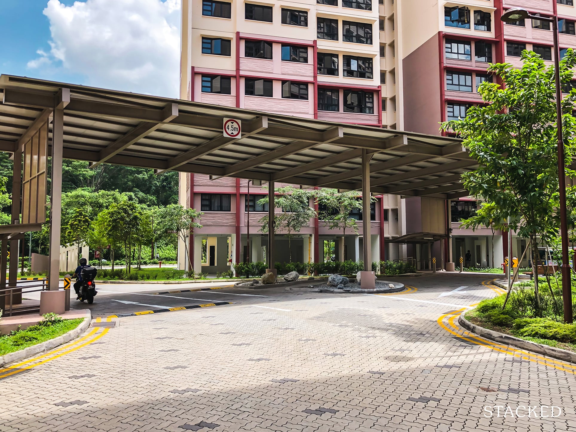 West Plains @ Bukit Batok sheltered roundabout drop off