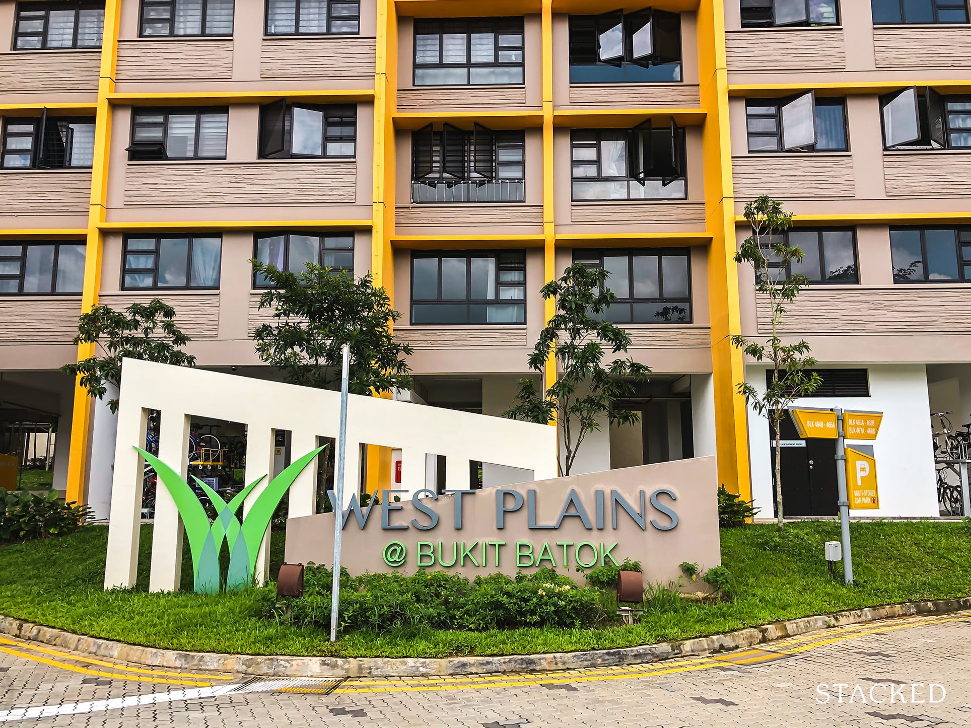 West Plains @ Bukit Batok signage