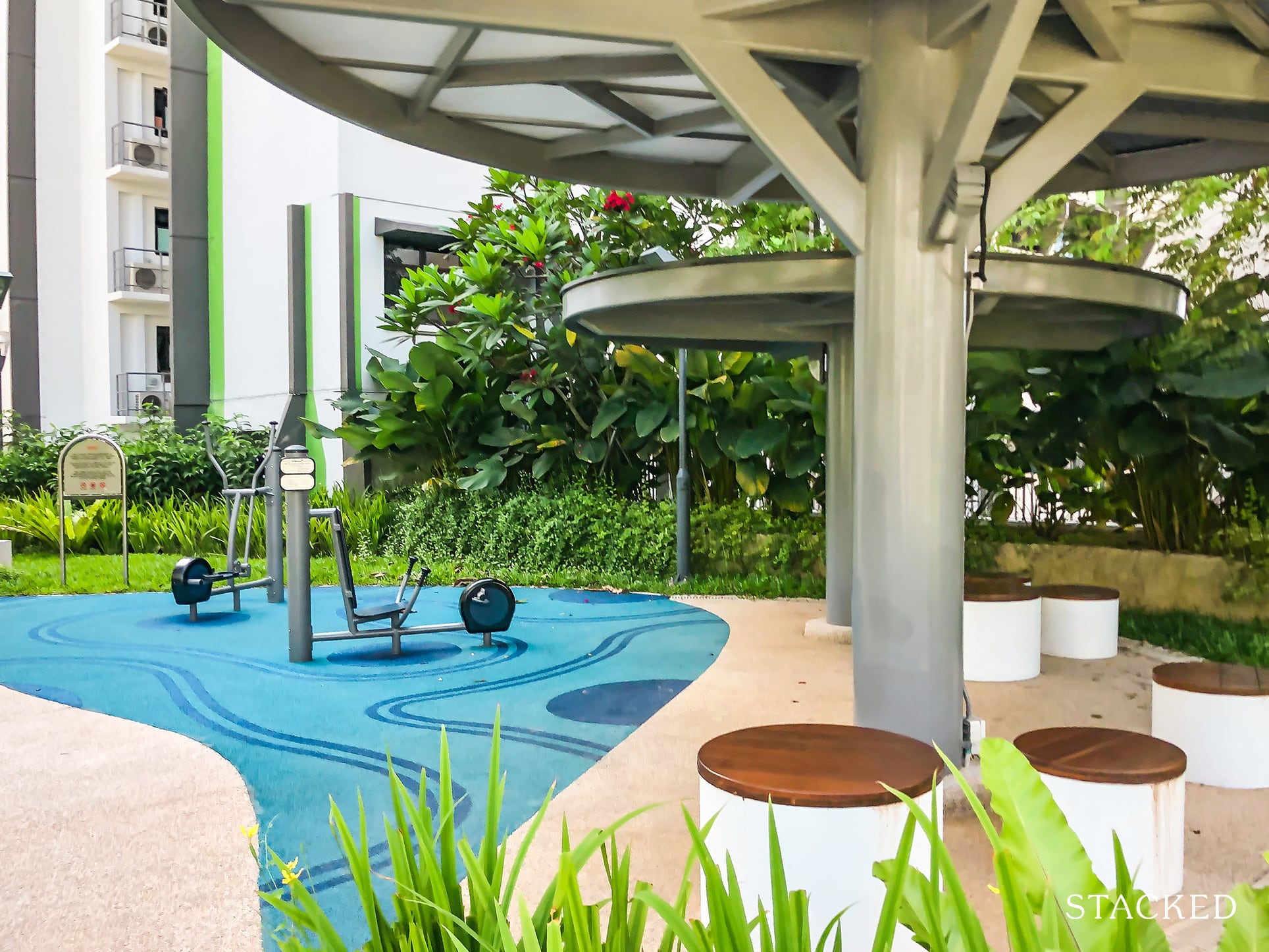 Alkaff Oasis 159 fitness station and sheltered seating