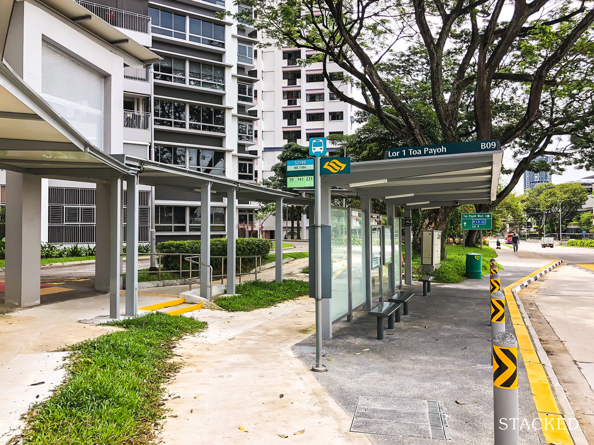 The Peak @ Toa Payoh 19 bus stop