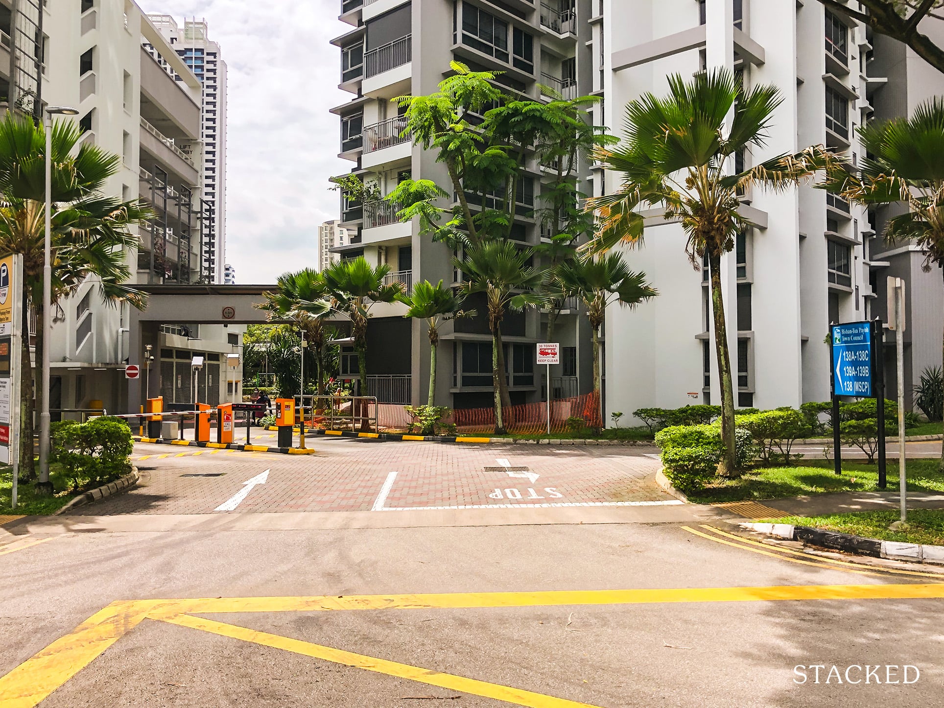The Peak @ Toa Payoh driveway entrance