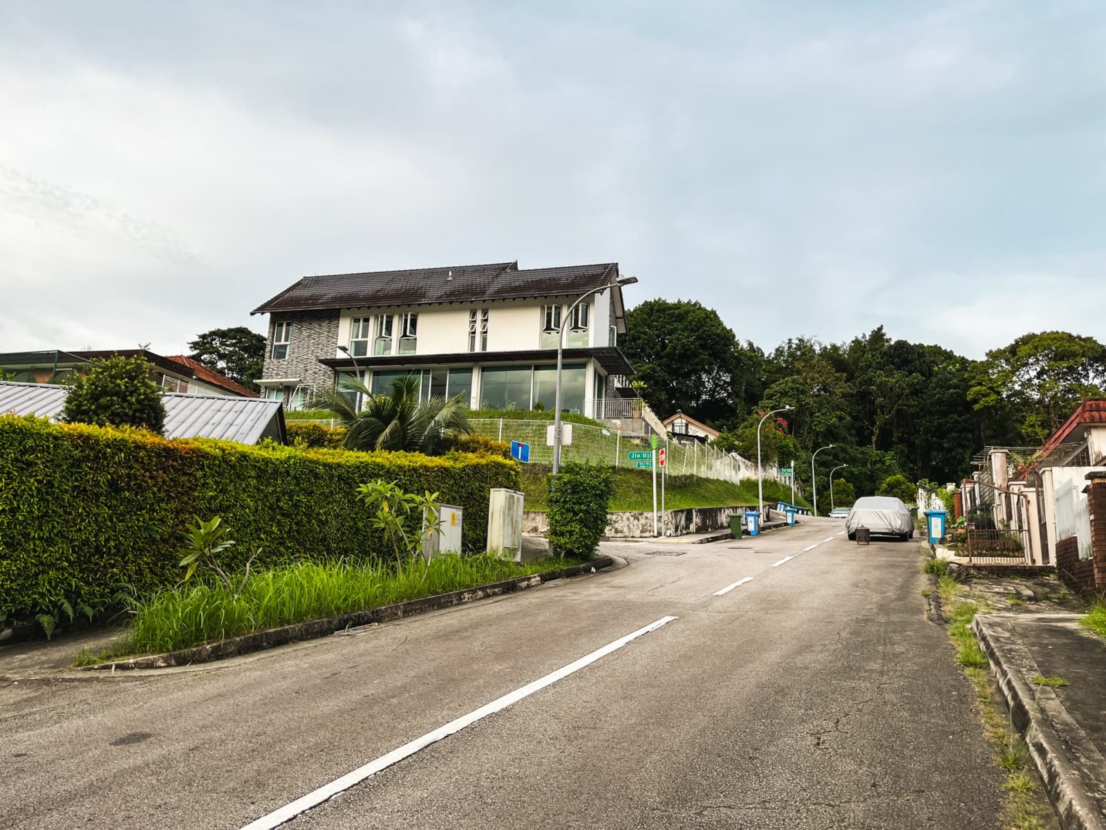 A Landed Home For Just $750K? It’s Possible, But There’s A Catch. We Tour Fuyong Estate To Find Out.