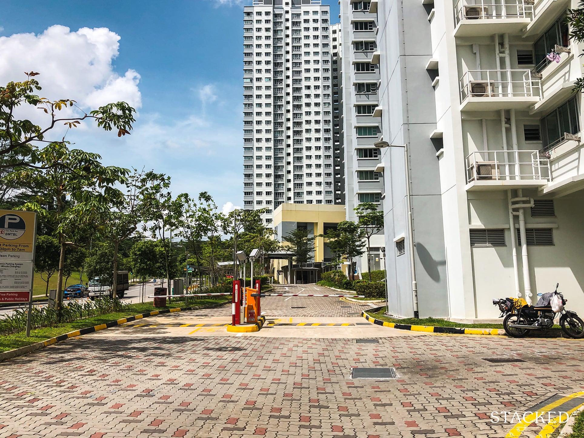 Telok Blangah Parcview driveway entrance