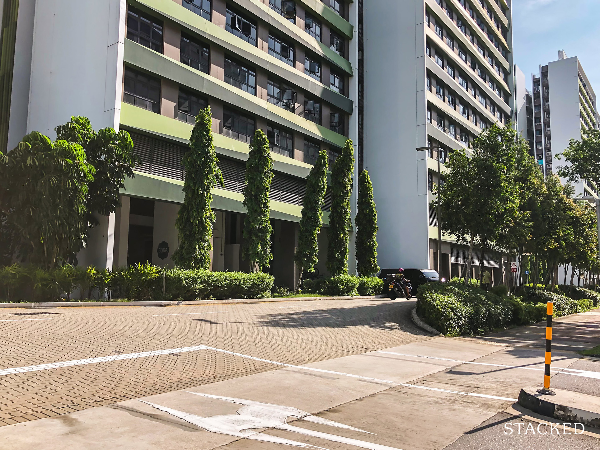 Tampines GreenRidges 173 driveway entrance