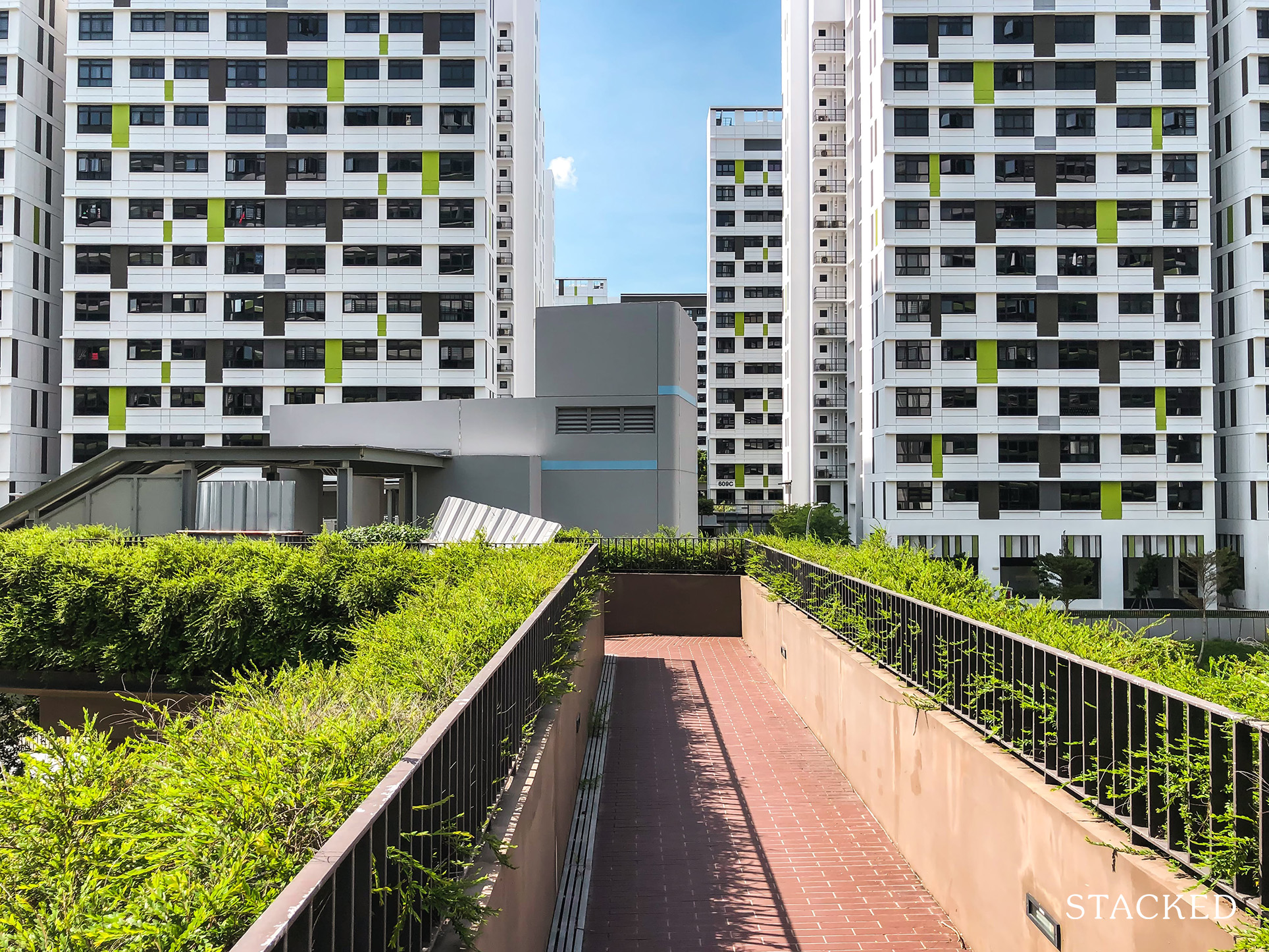 Tampines GreenRidges 122 garden walkway