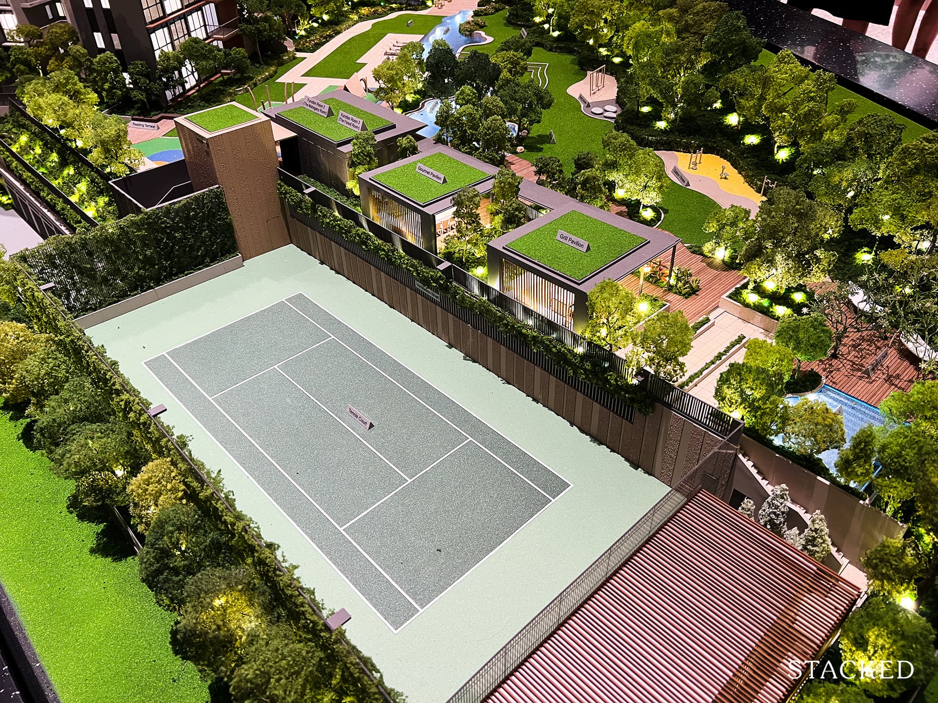 amo residence tennis court