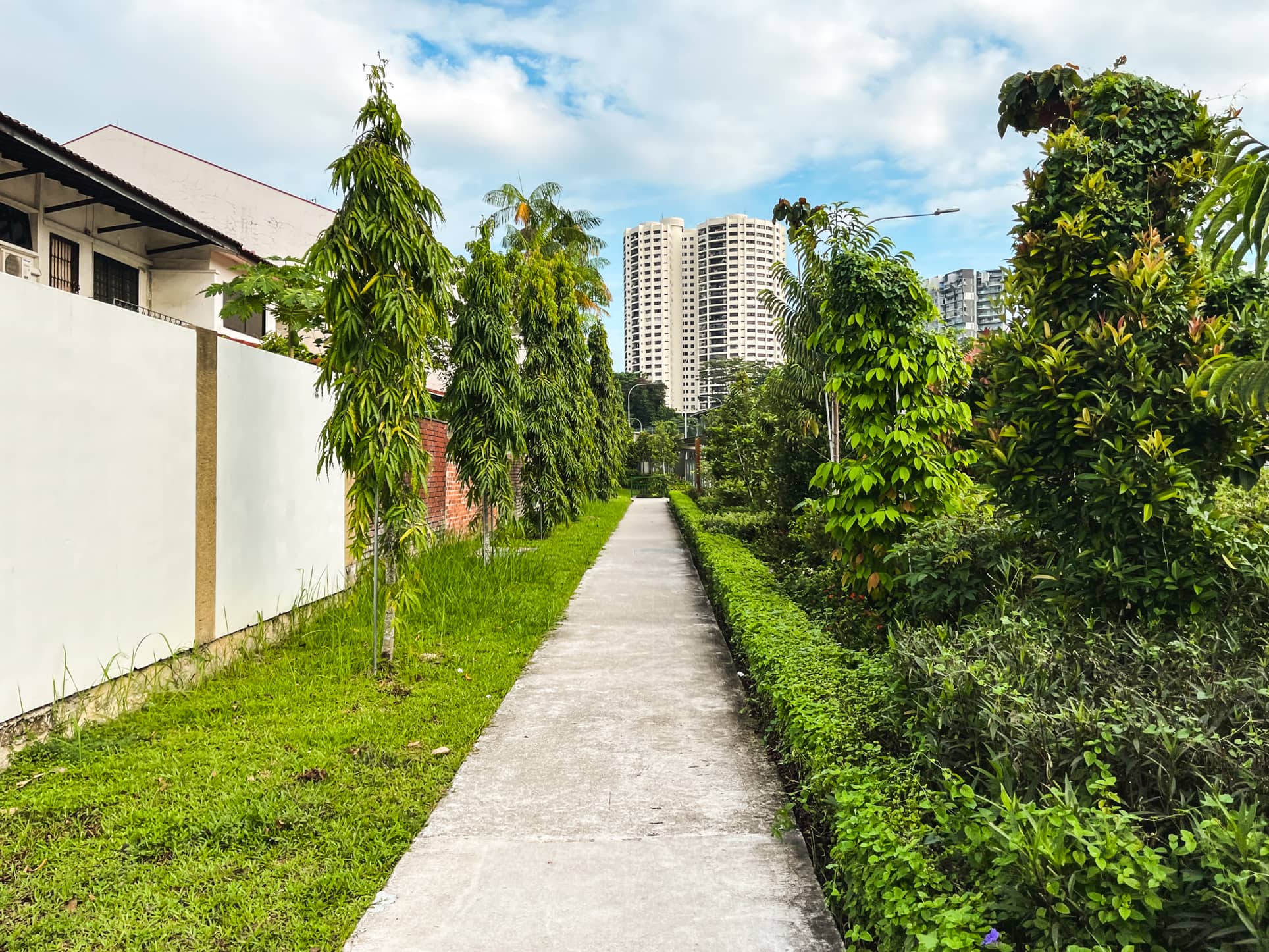 yew lian park estate path