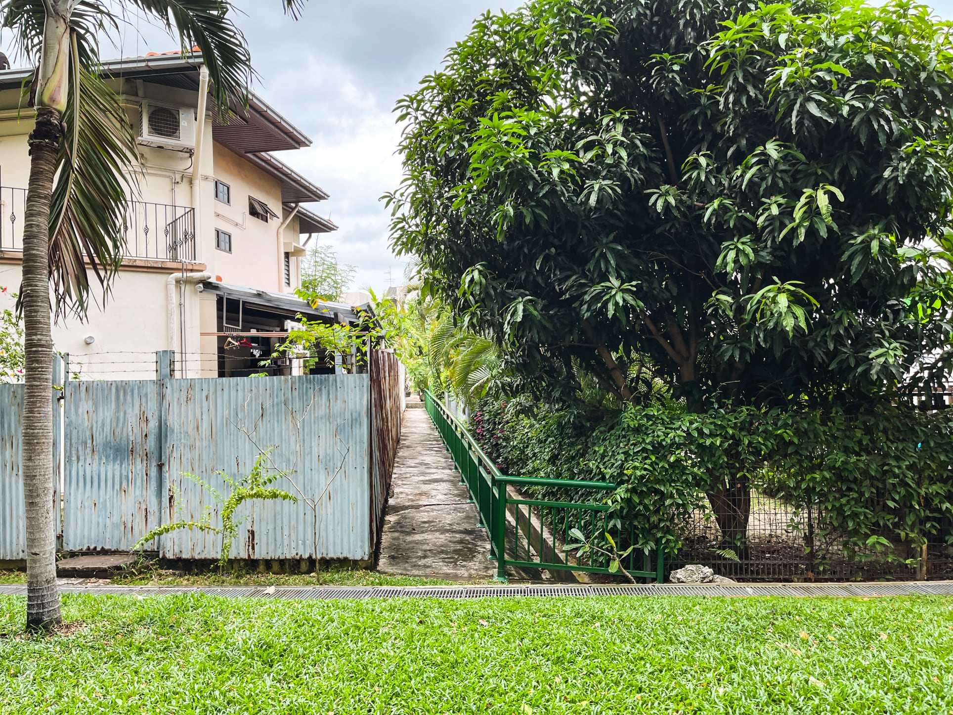 elliot landed estate alley