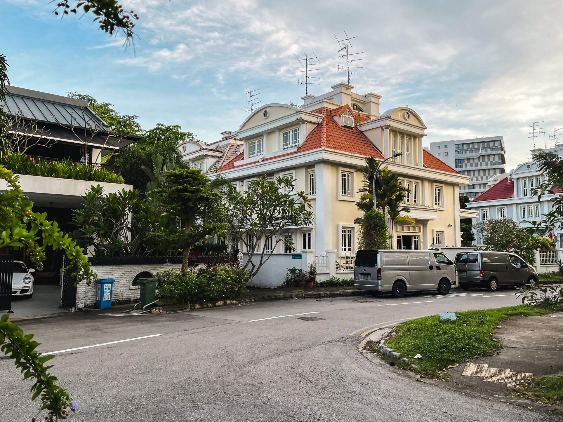 tai keng estate older home