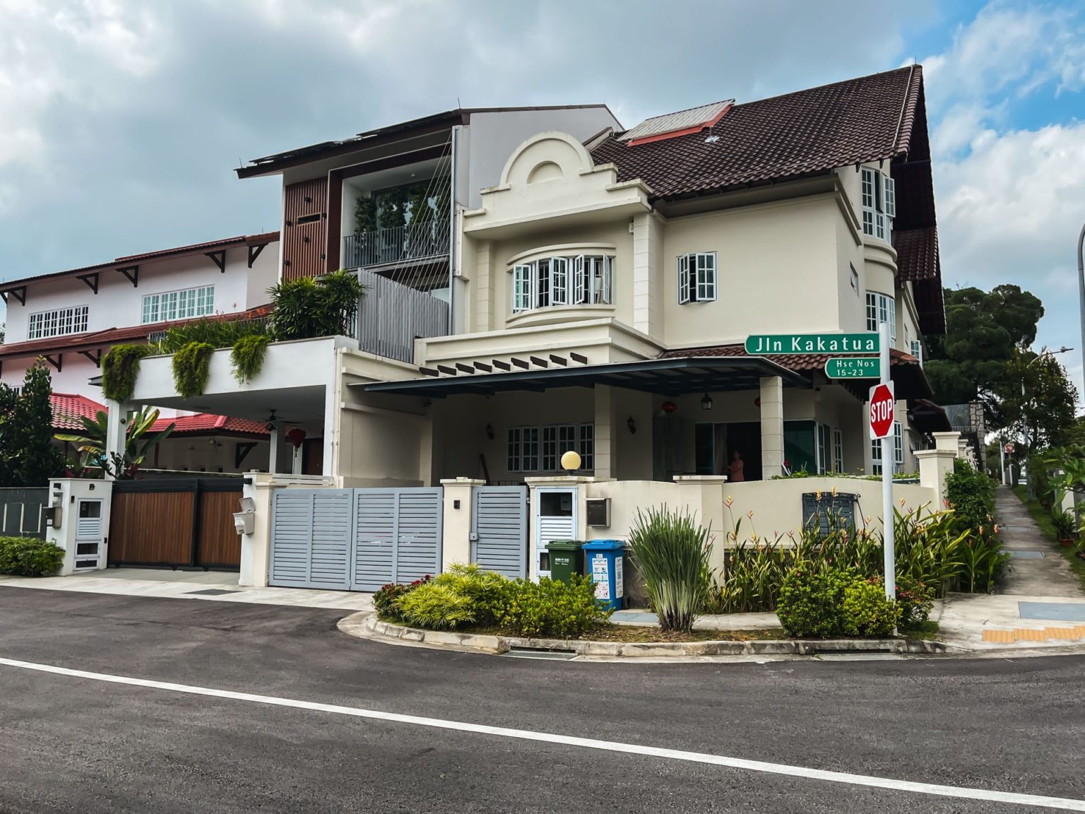 jurong park estate corner house