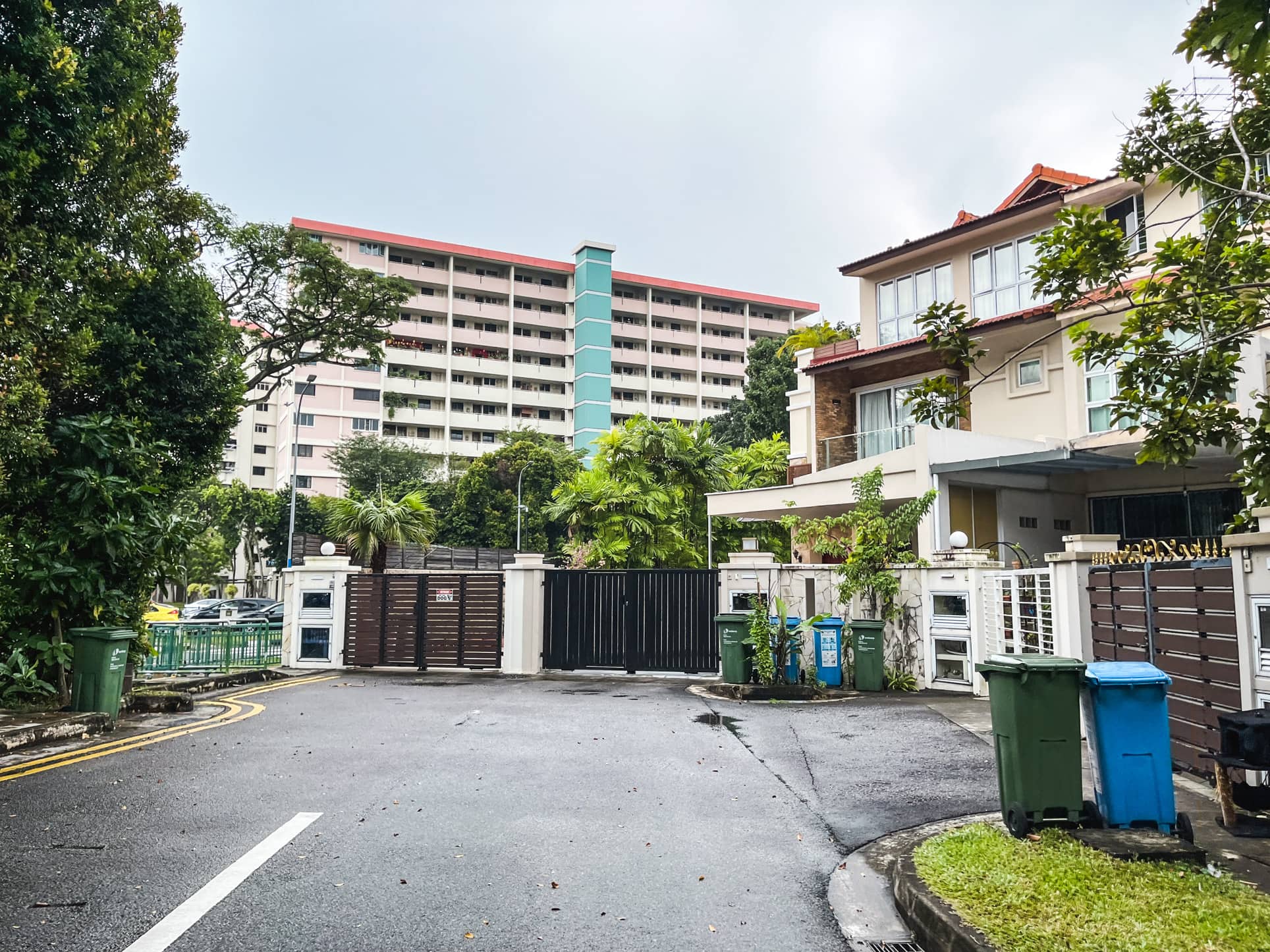 jalan mas kuning gates