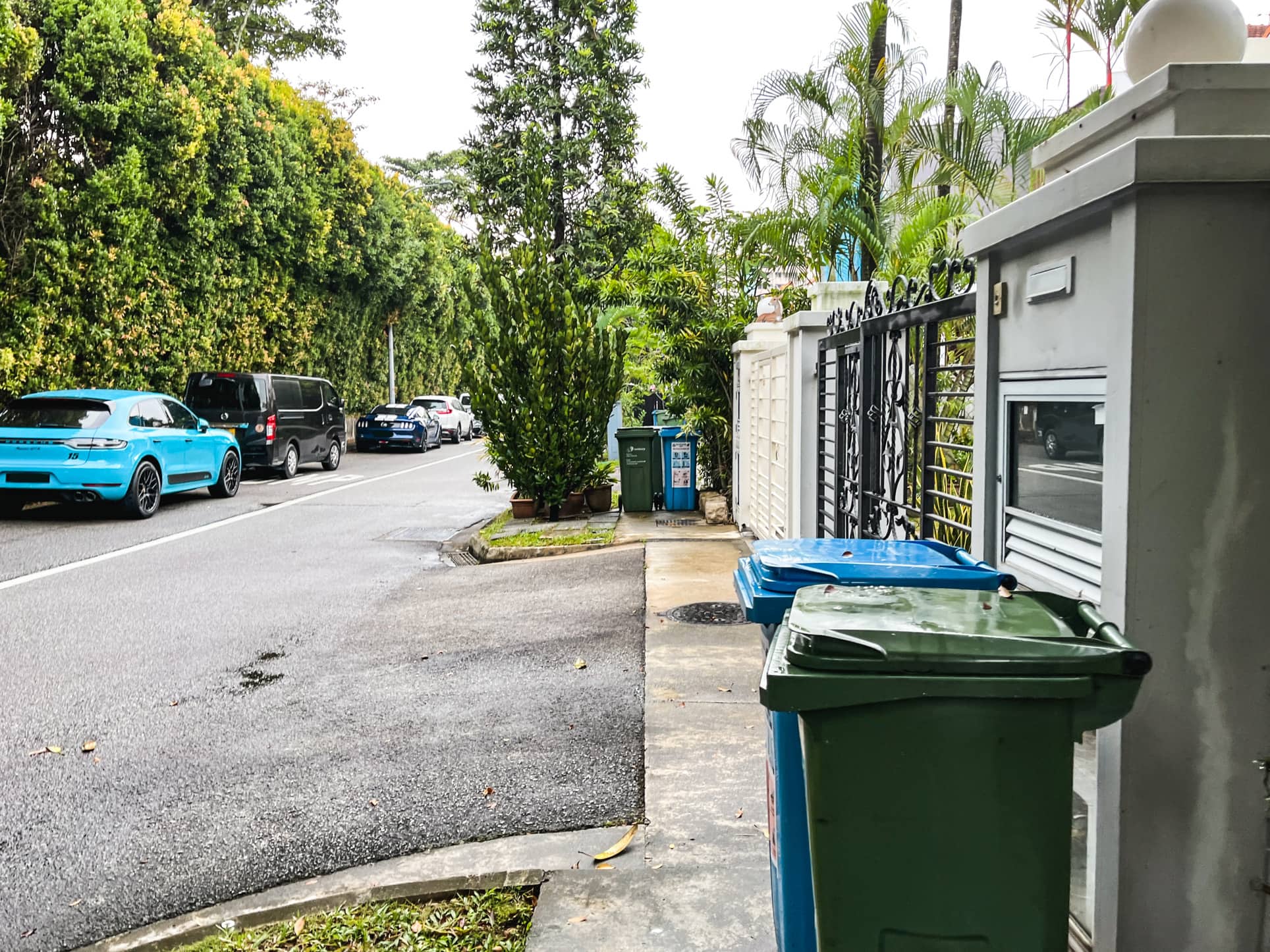 jalan mas kuning road parking