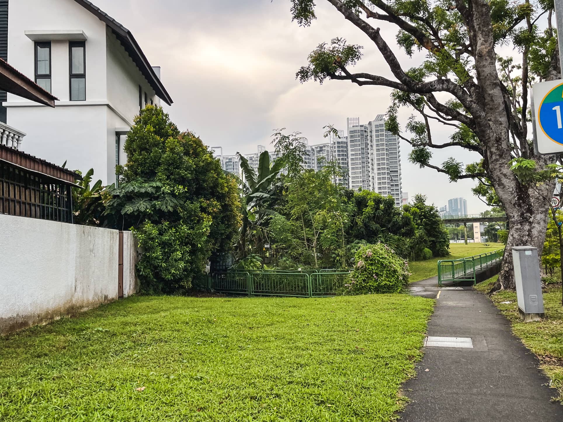 jalan mas kuning empty land