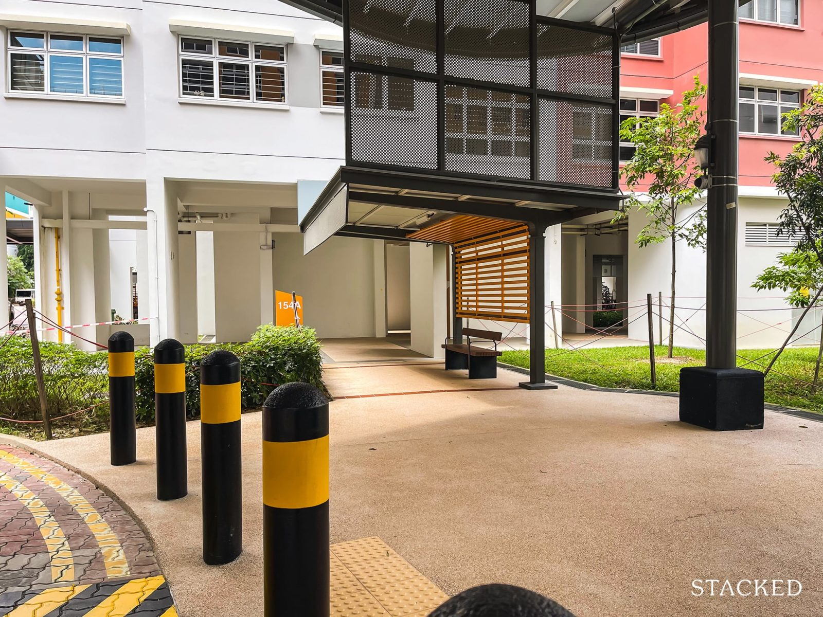 Bedok South Horizon 30 sheltered seating near drop off