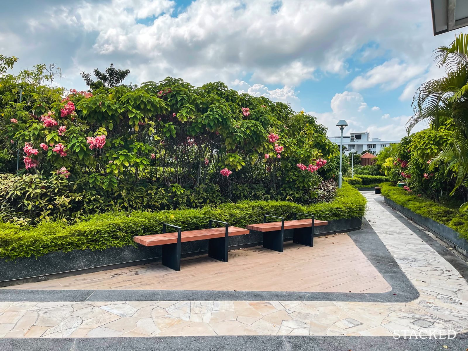 Bedok South Horizon 22 rooftop garden bench seating