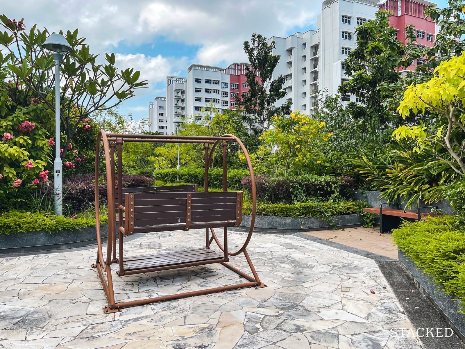 Bedok South Horizon 20 rooftop garden seating