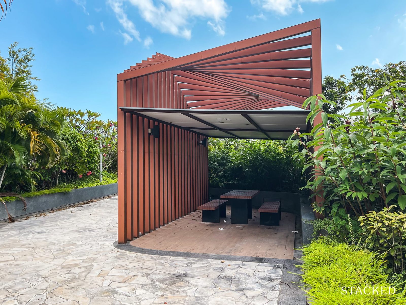 Bedok South Horizon 27 sheltered seating