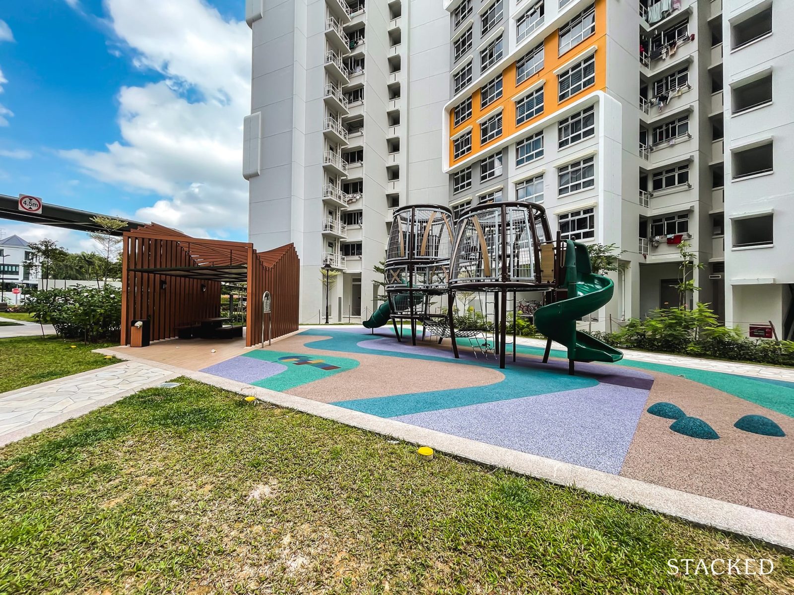 Bedok South Horizon 34 sheltered seating and playground