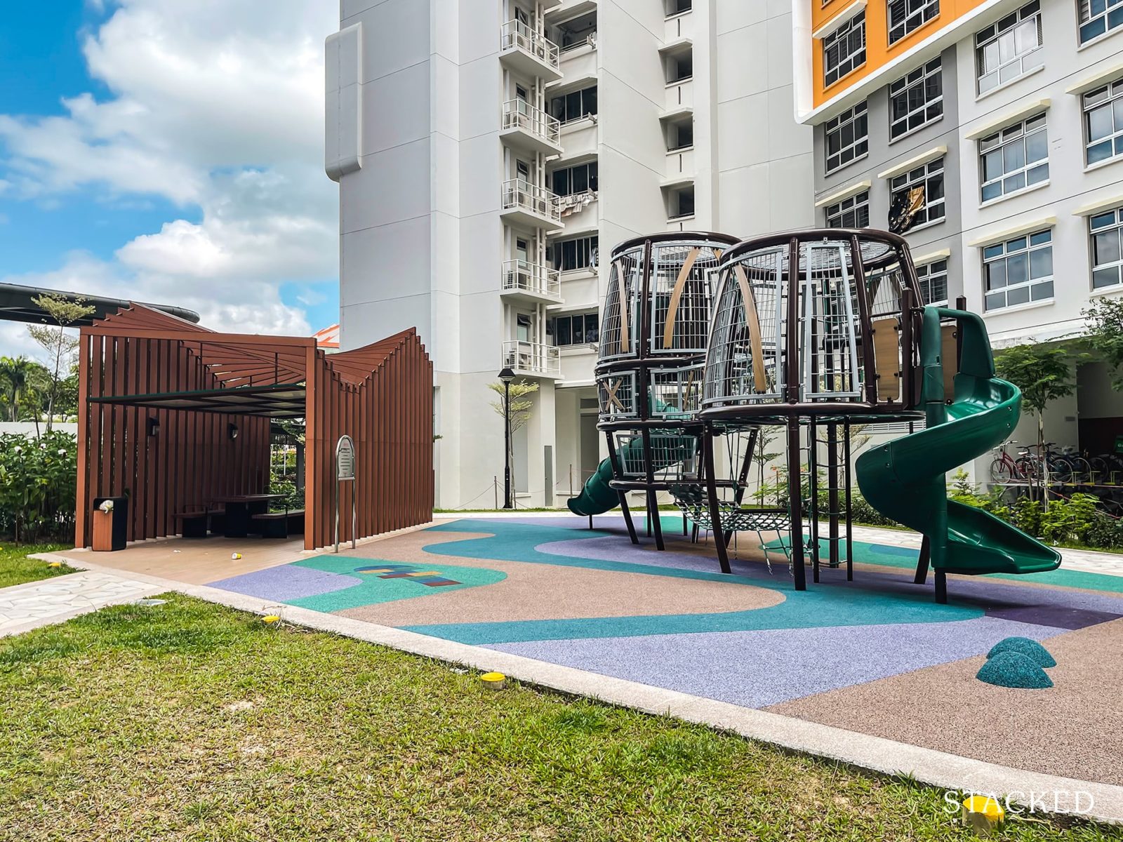 Bedok South Horizon 35 sheltered seating and playground.