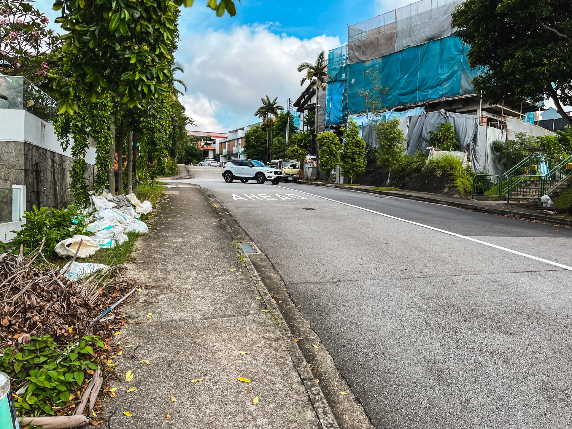 li hwan landed estate pavement