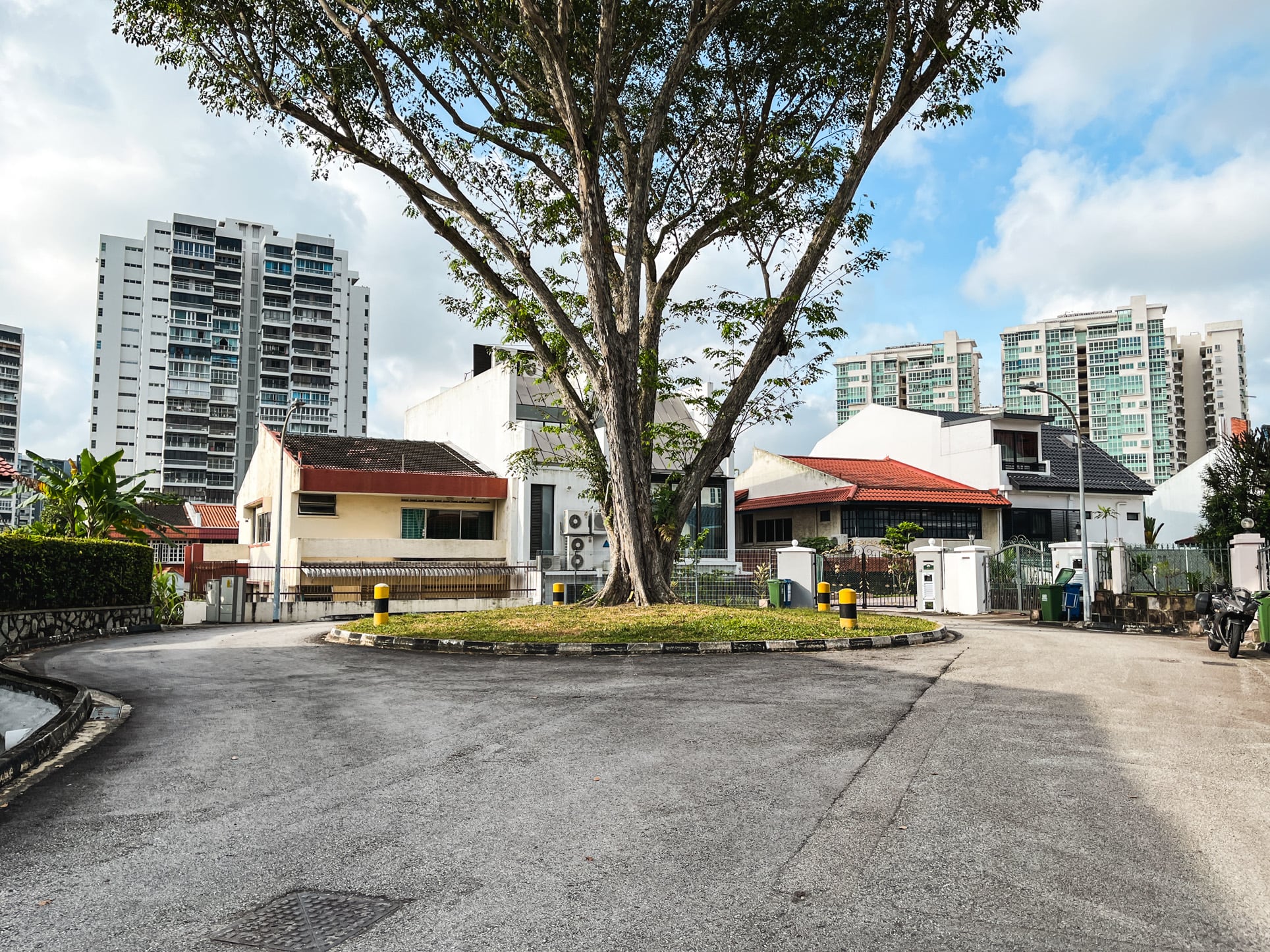 li hwan landed estate roundabout