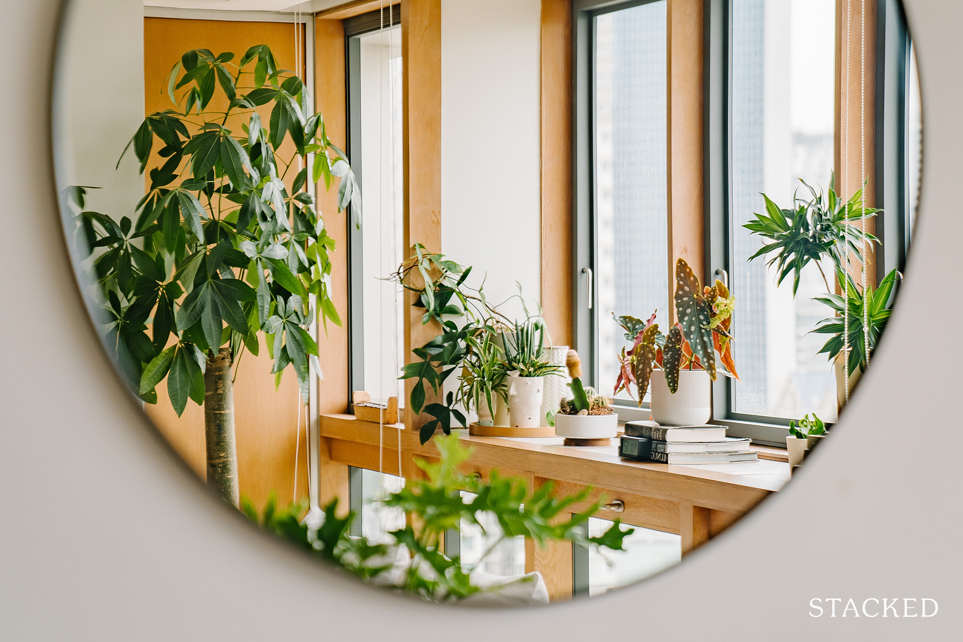 rental condo mirror 1