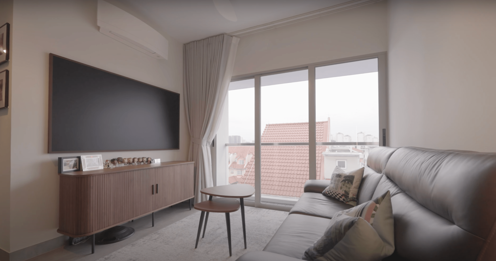Touring A Modern 2-Storey Penthouse With An Open Roof Terrace