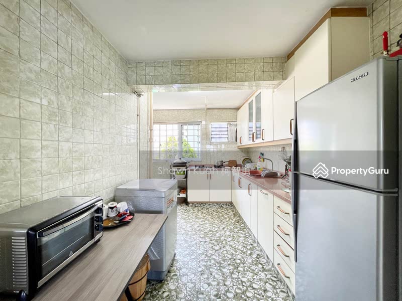 168A Queensway 3