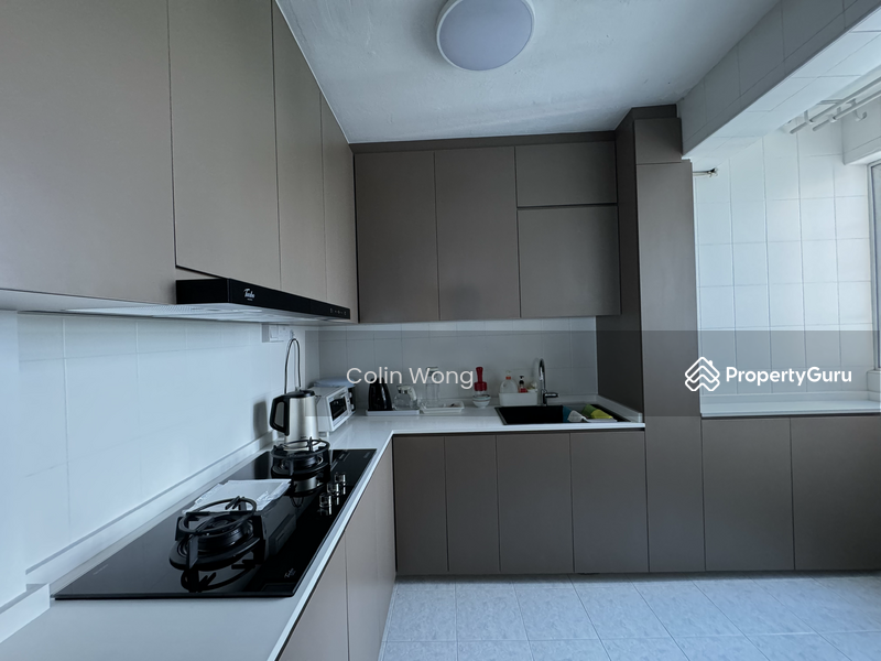 Bright and Airy with Sea View even from the