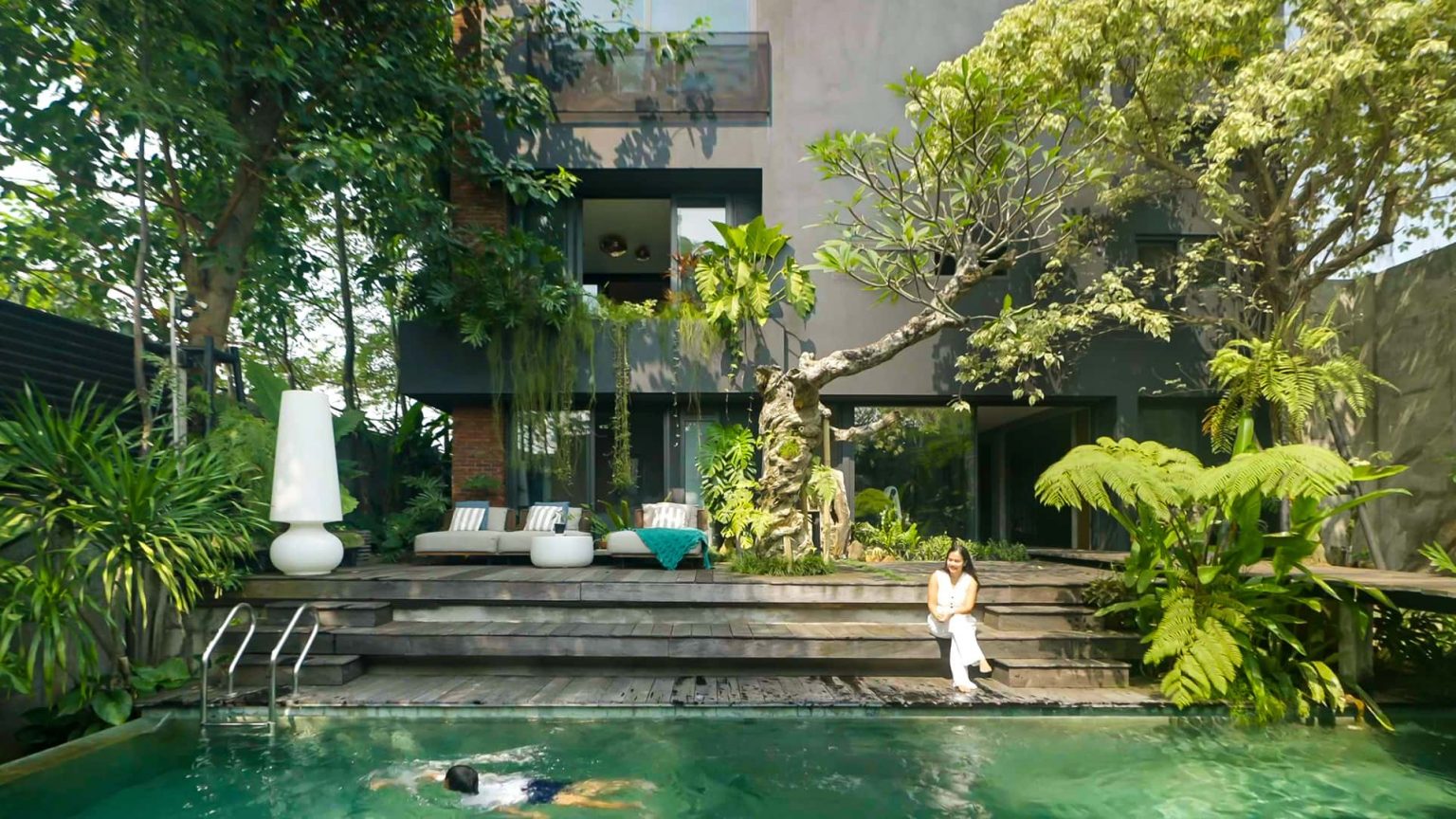 Indonesian Tropical Home Amphitheatre Pool 9