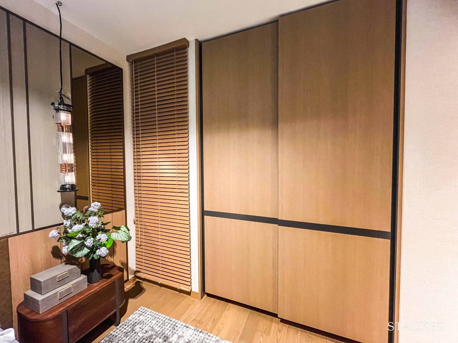 8@BT 82 master bedroom wardrobe