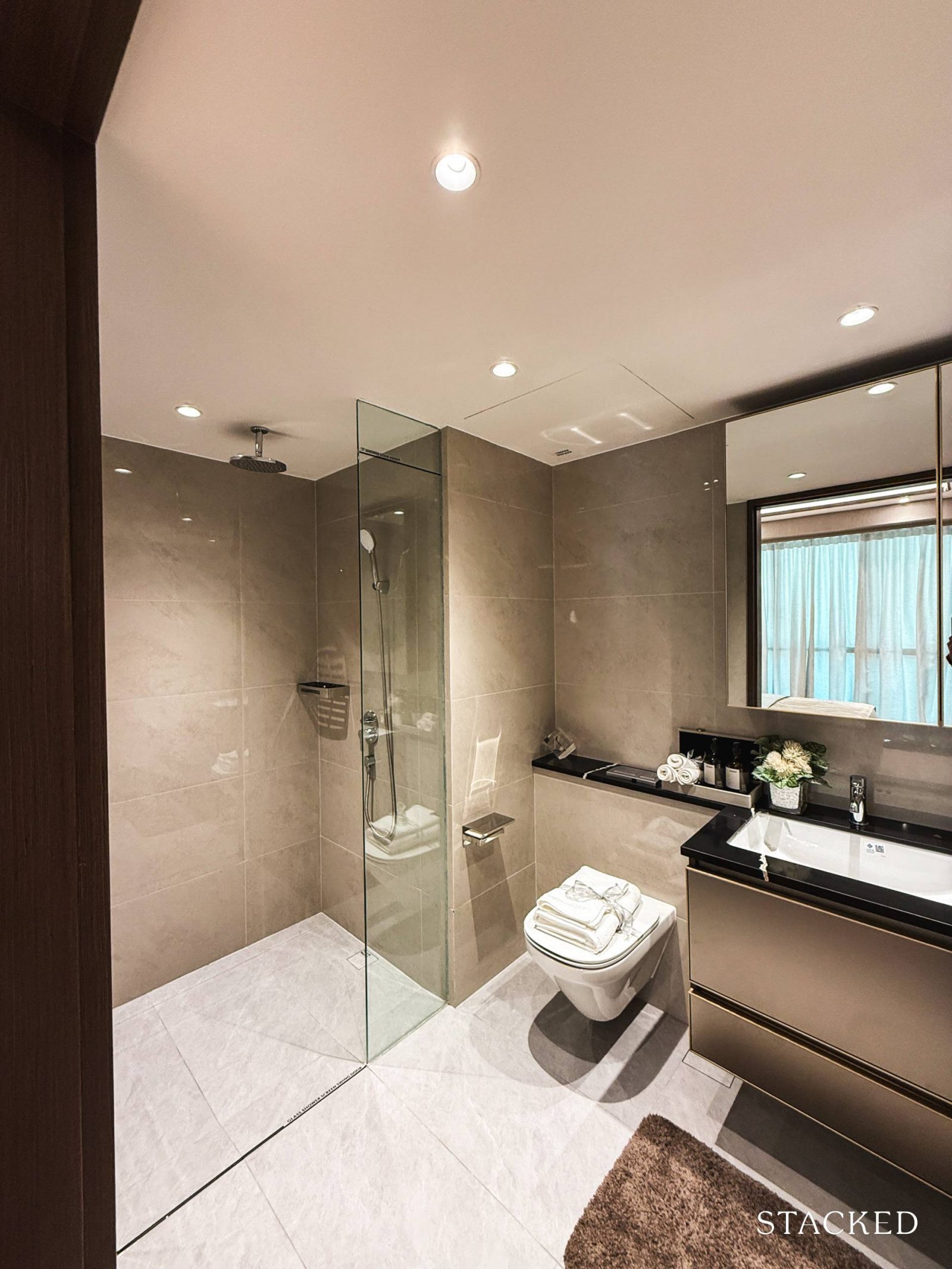 17. Chuan Park 5 Bedroom Junior Master Bathroom