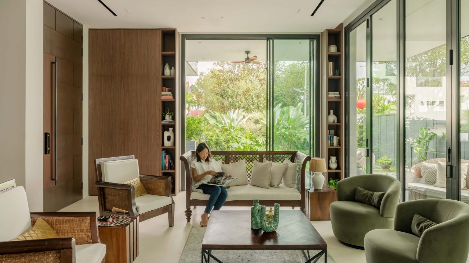 An Architect Built A Beautifully Hidden Tropical House For A Family Of Five 1