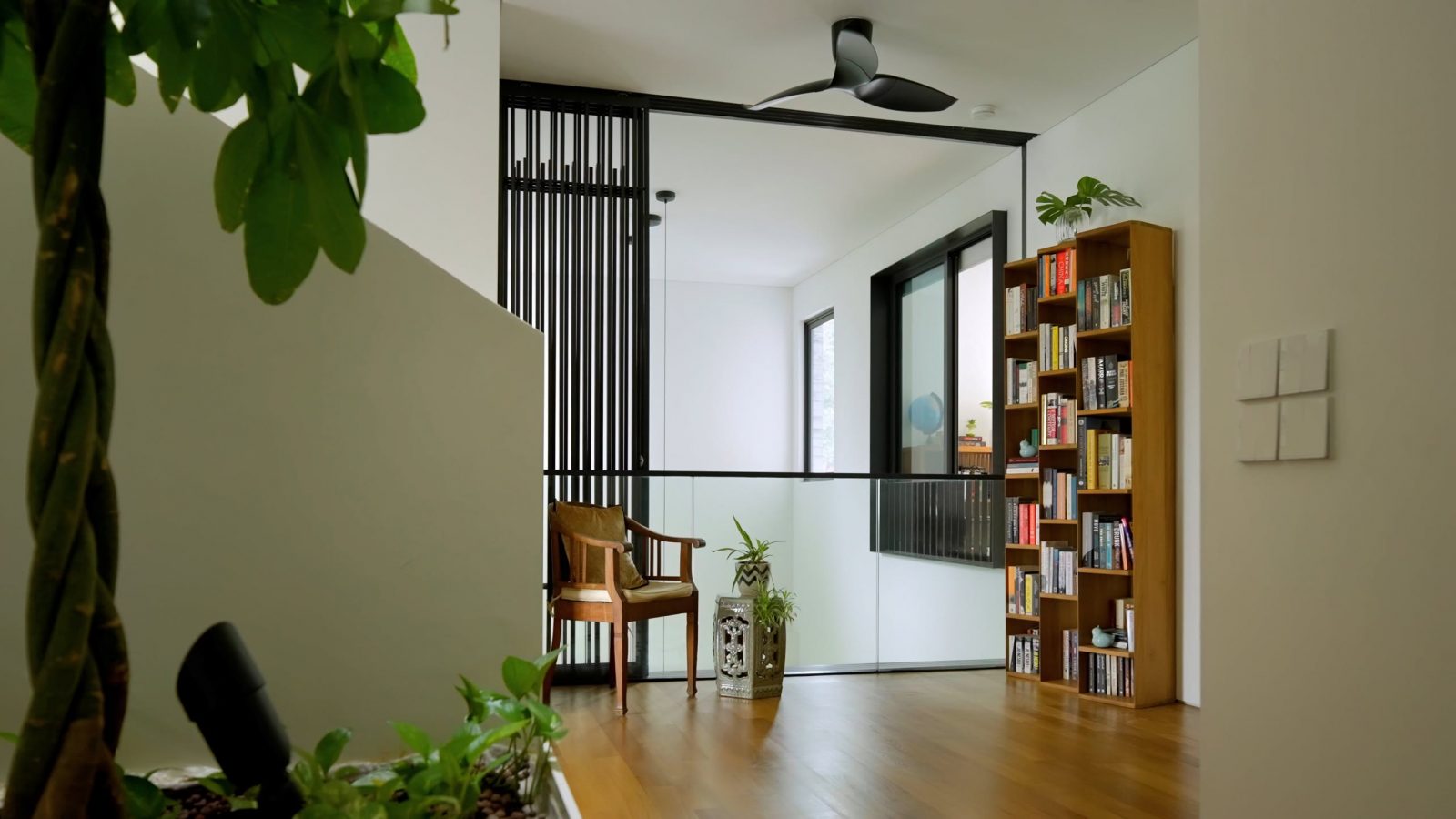 An Architect Built A Beautifully Hidden Tropical House For A Family Of Five 6