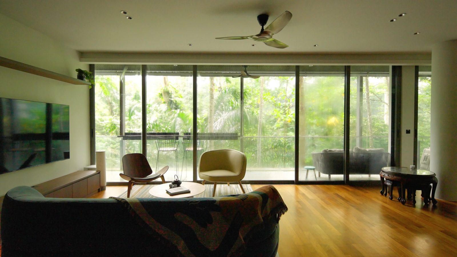 A Beautiful Mid Century Condo Apartment That Feels Like a Treehouse 8