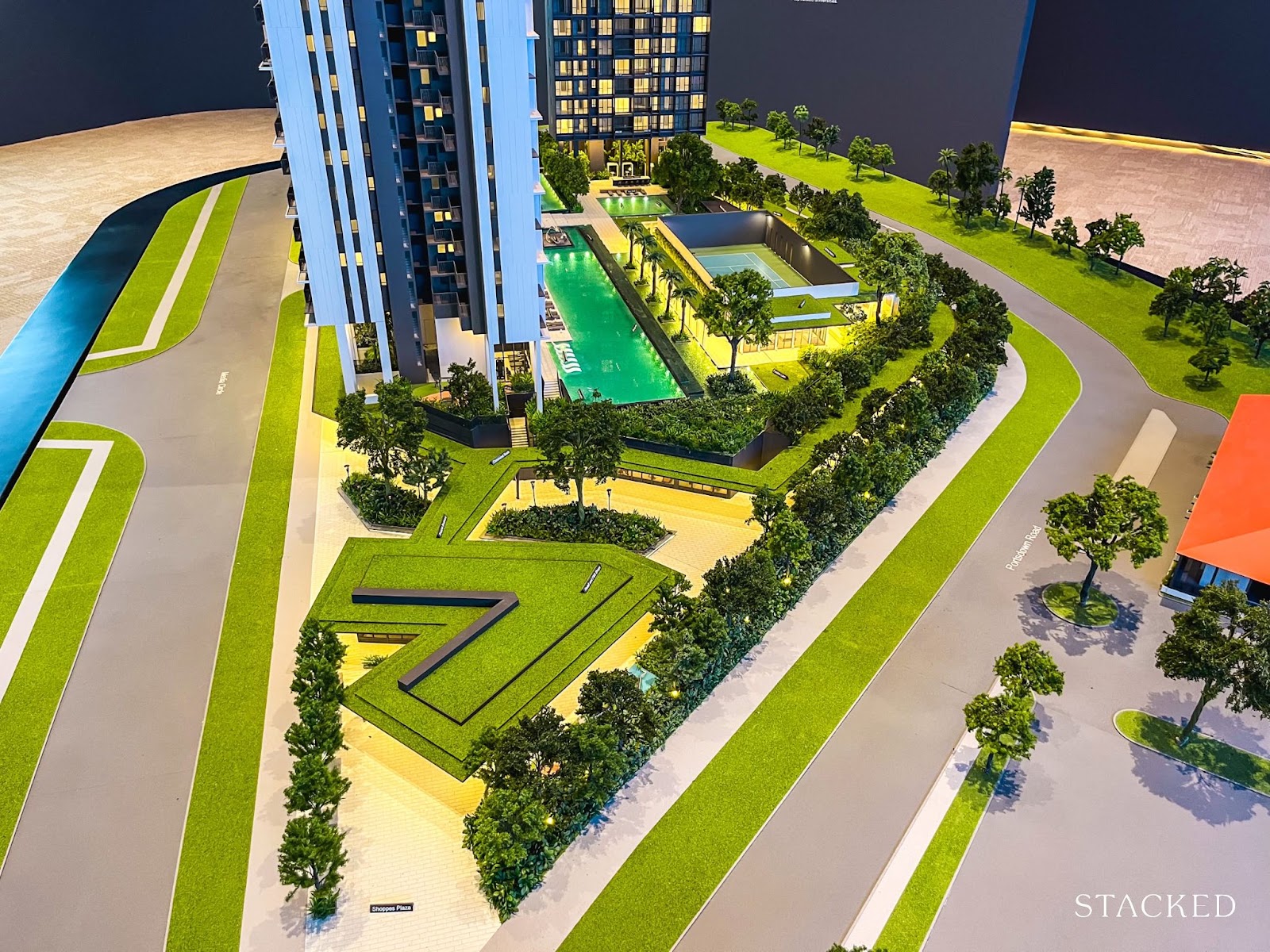 Bloomsbury Residences showflat model of the blocks, pool and landscaped grounds