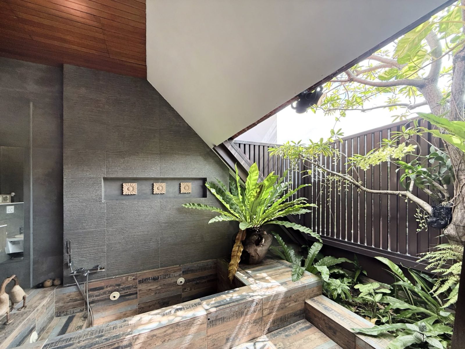 Master bath b level 4